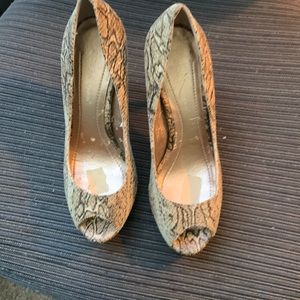 Women Shoes snake skin. Toe open